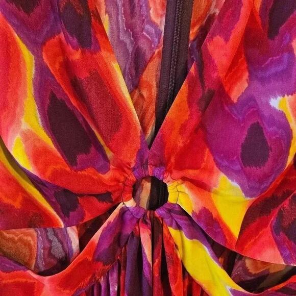 Bold Elements Cut to Curve Dress - Picture 4 of 5